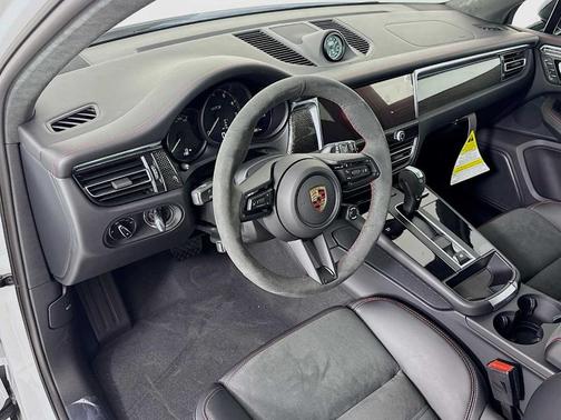 2026 Porsche Macan GTS