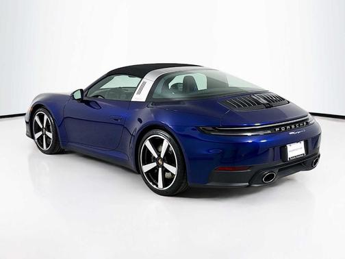 Gentian Blue Metallic 2026 Porsche 911 Targa 4S