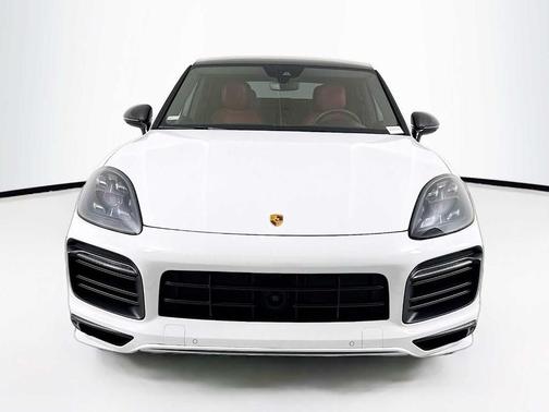 Carrara White Metallic 2023 Porsche Cayenne GTS