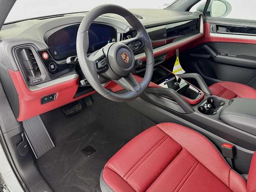 Carrara White Metallic 2026 Porsche Cayenne Base