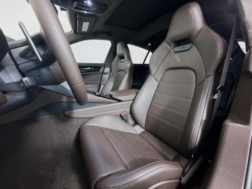 2025 Porsche Panamera Turbo