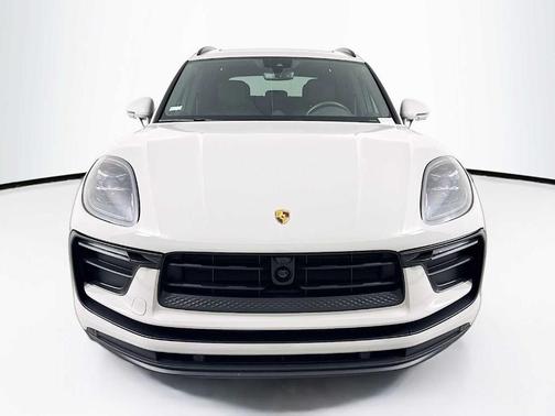 Chalk 2025 Porsche Macan