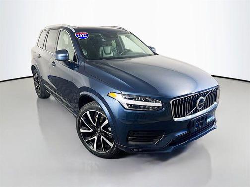 2022 Volvo XC90 T6 Momentum