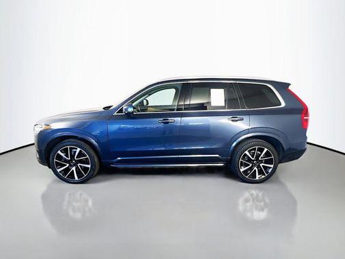 2022 Volvo XC90 T6 Momentum