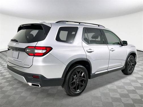 2025 Honda Pilot Touring 8-Passenger