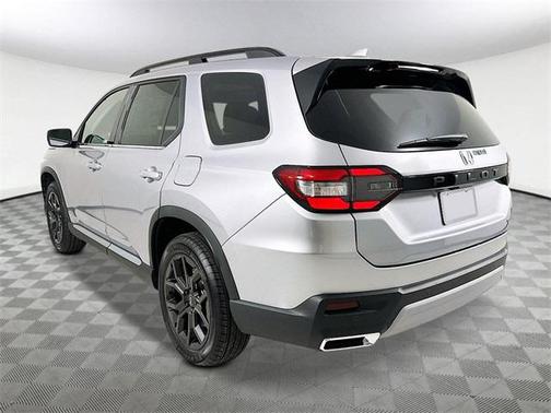 2025 Honda Pilot Touring 8-Passenger
