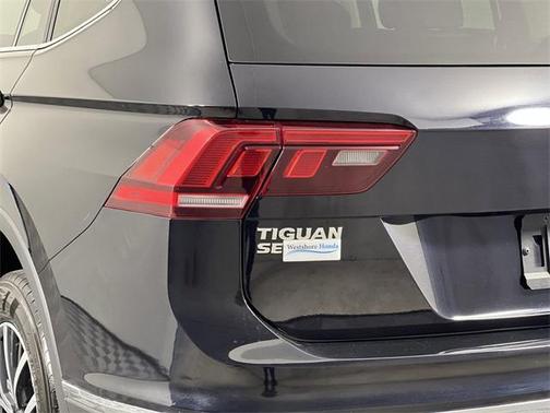 Photo 5 of 34 of 2020 Volkswagen Tiguan 2.0T SE