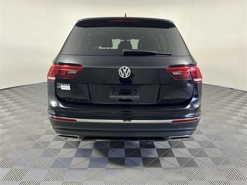 Photo 4 of 34 of 2020 Volkswagen Tiguan 2.0T SE