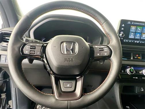 Crystal Black Pearl 2024 Honda Pilot TrailSport