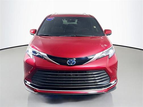 2025 Toyota Sienna Platinum