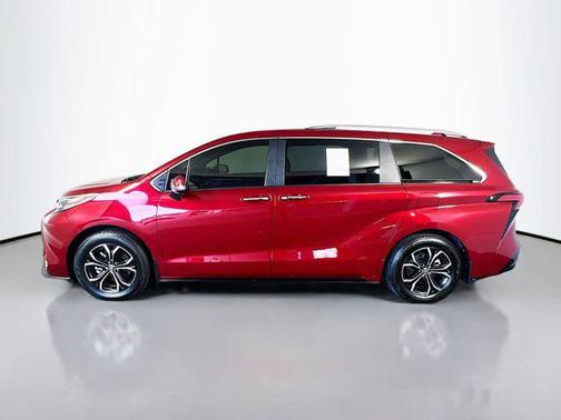 2025 Toyota Sienna Platinum