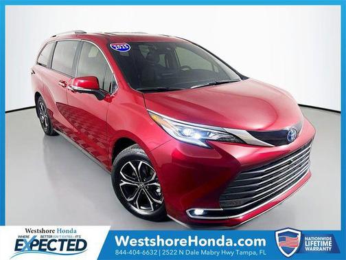 2025 Toyota Sienna Platinum