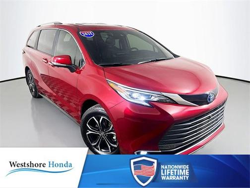 2025 Toyota Sienna Platinum