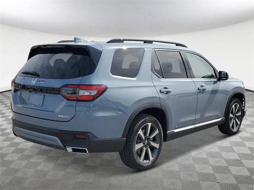 2025 Honda Pilot Touring 8-Passenger