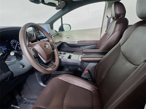 2023 Toyota Sienna Platinum 7 Passenger