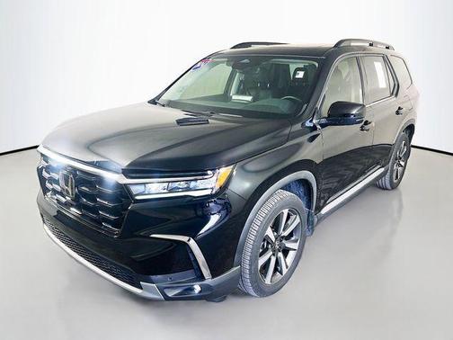 Crystal Black Pearl 2024 Honda Pilot Touring 8-Passenger