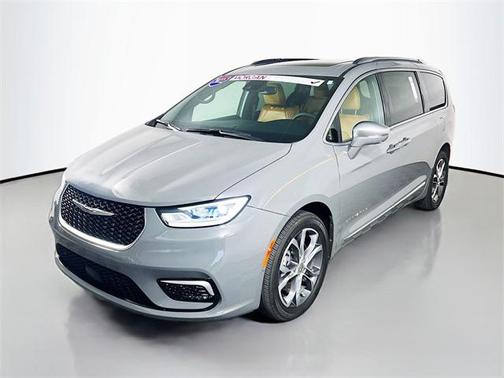 2022 Chrysler Pacifica L