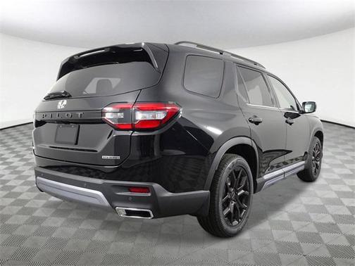 2025 Honda Pilot Touring 8-Passenger