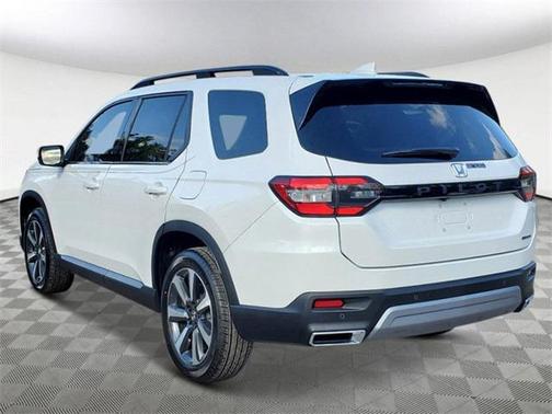 2025 Honda Pilot Touring 8-Passenger
