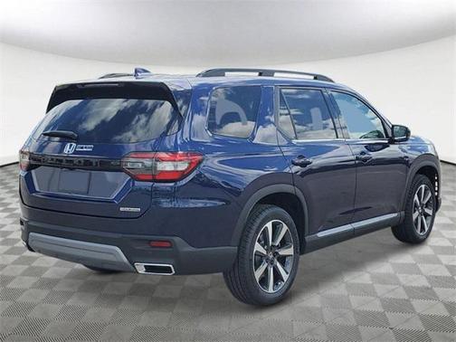 2025 Honda Pilot Touring 8-Passenger