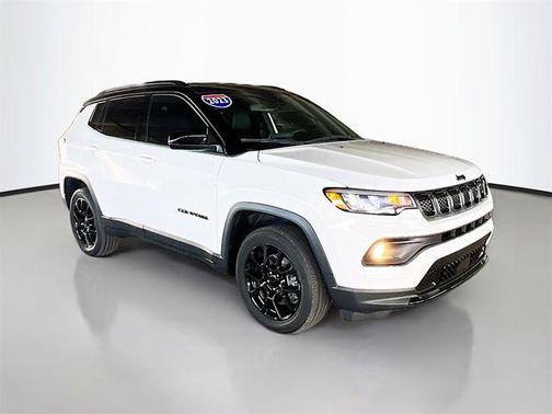 Bright White Clearcoat 2023 Jeep Compass Latitude
