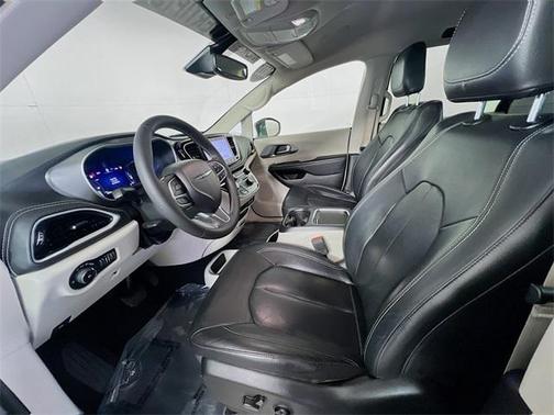 2022 Chrysler Pacifica Hybrid Touring L