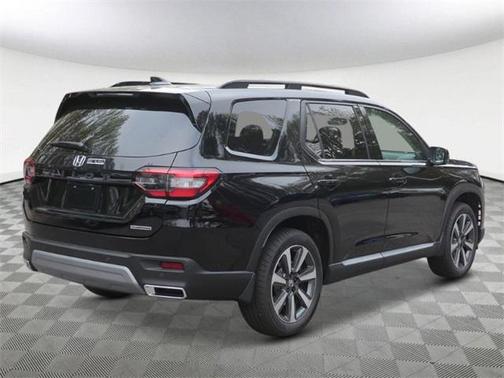 2025 Honda Pilot Touring 8-Passenger