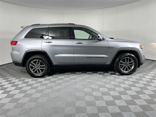 Photo 2 of 35 of 2020 Jeep Grand Cherokee Limited