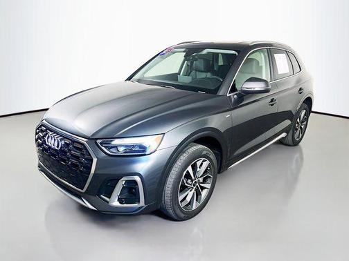 Daytona Gray Pearl Effect 2023 Audi Q5 45 S line Premium Plus