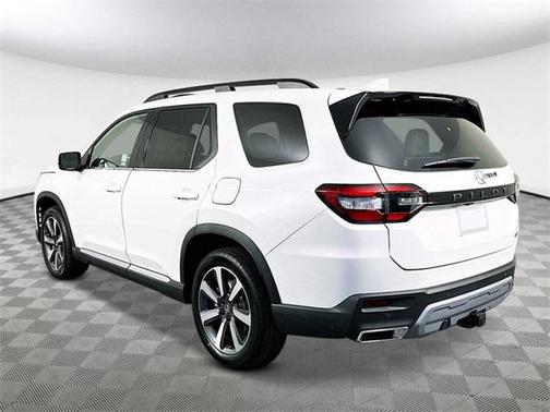 2025 Honda Pilot Touring 8-Passenger