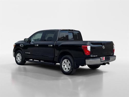 2017 Nissan Titan SV