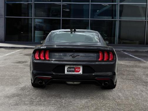 2022 Ford Mustang EcoBoost