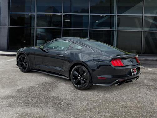 2022 Ford Mustang EcoBoost