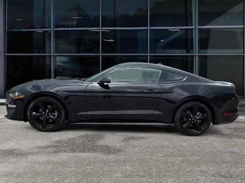 2022 Ford Mustang EcoBoost