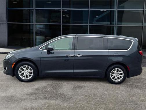 2020 Chrysler Pacifica Touring