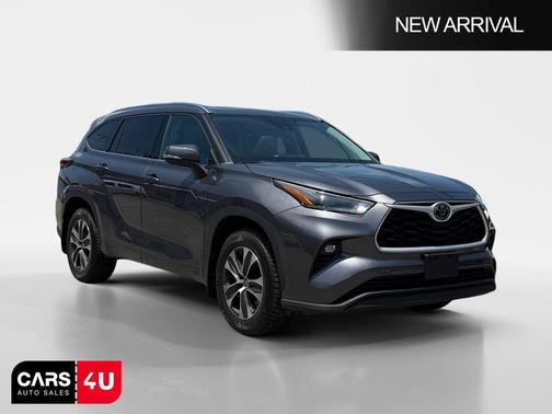 Magnetic Gray Metallic 2021 Toyota Highlander XLE