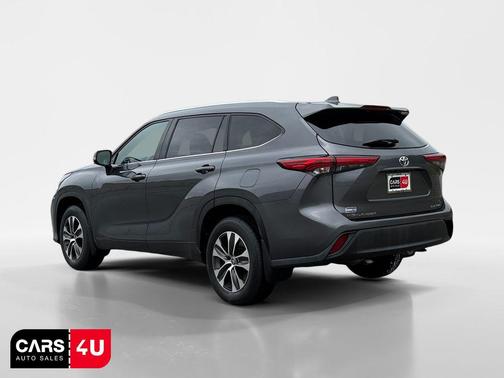 Magnetic Gray Metallic 2021 Toyota Highlander XLE