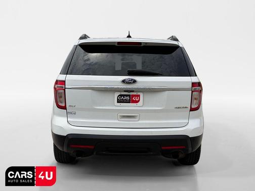 White 2015 Ford Explorer XLT