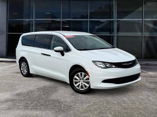 2020 Chrysler Voyager L