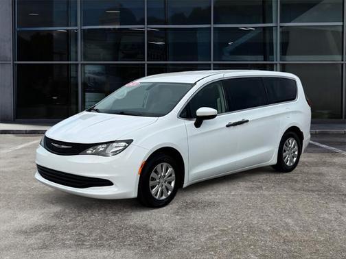 2020 Chrysler Voyager L