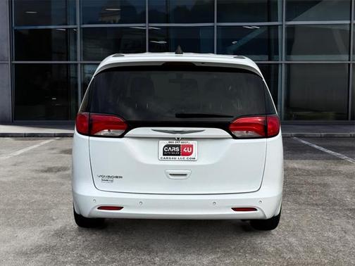 2020 Chrysler Voyager L