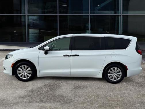 2020 Chrysler Voyager L