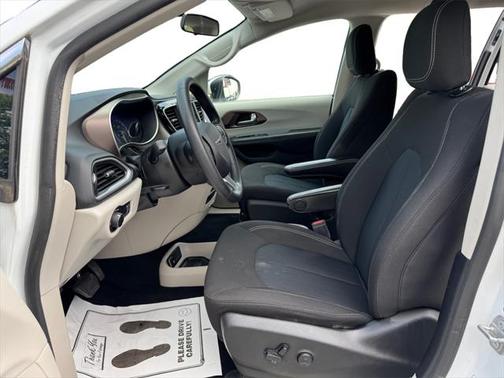 2020 Chrysler Voyager L