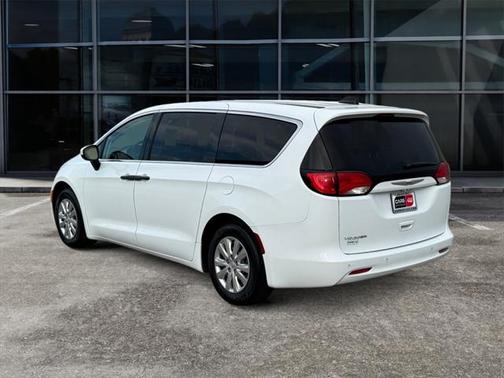 2020 Chrysler Voyager L