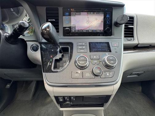 2017 Toyota Sienna XLE Premium