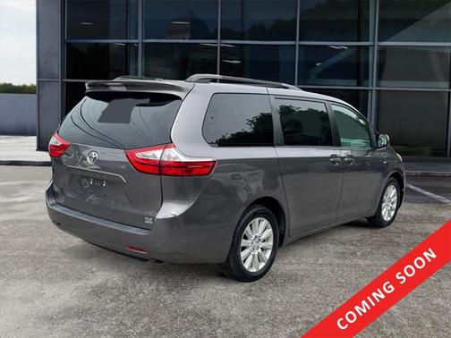 2017 Toyota Sienna XLE