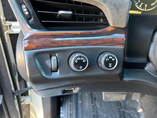 Photo 2 of 32 of 2015 Cadillac Escalade ESV Premium