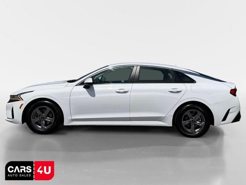 Glacial White Pearl 2022 Kia K5 LXS