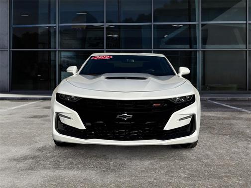 Summit White 2019 Chevrolet Camaro 1SS
