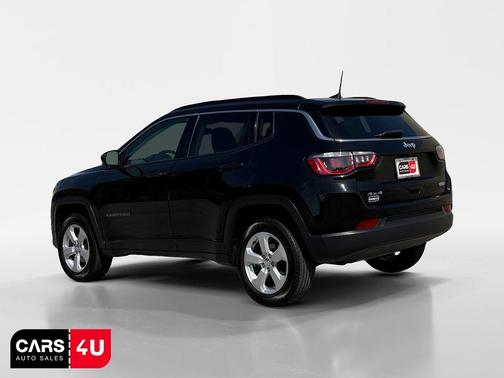 Diamond Black Crystal Pearlcoat 2019 Jeep Compass Latitude